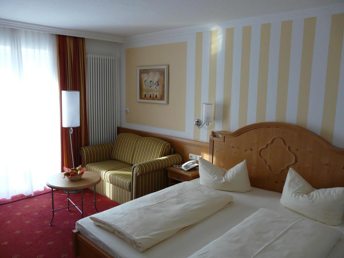 Hotel Roter Hahn - Bed & Breakfast Garmisch-Partenkirchen Extérieur photo