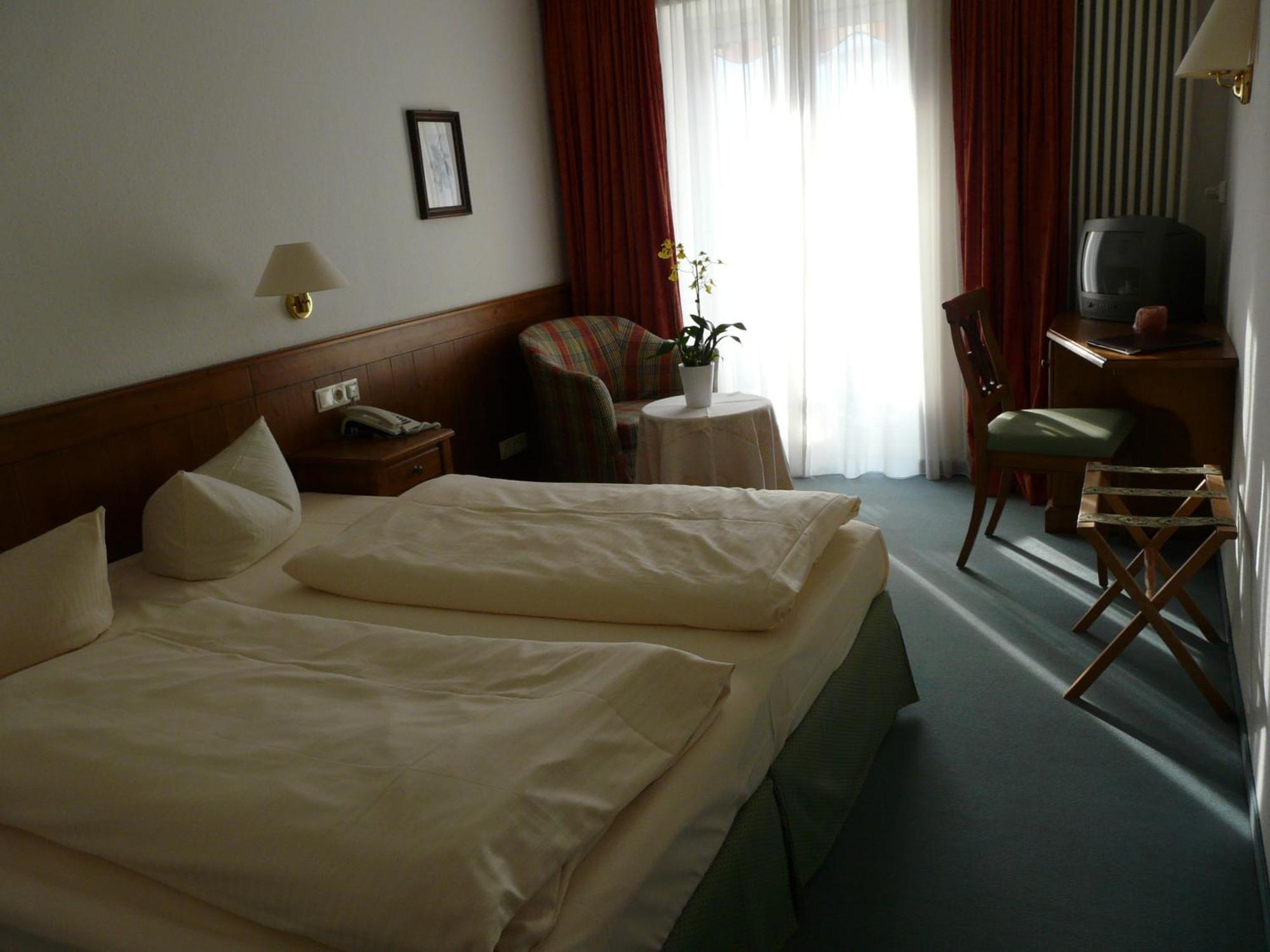 Hotel Roter Hahn - Bed & Breakfast Garmisch-Partenkirchen Extérieur photo