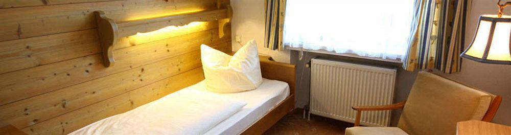 Hotel Roter Hahn - Bed & Breakfast Garmisch-Partenkirchen Extérieur photo
