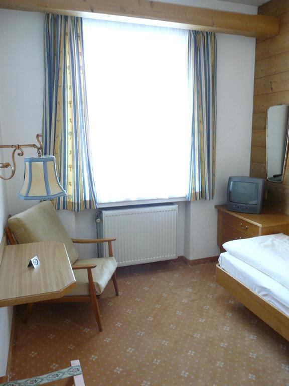 Hotel Roter Hahn - Bed & Breakfast Garmisch-Partenkirchen Extérieur photo